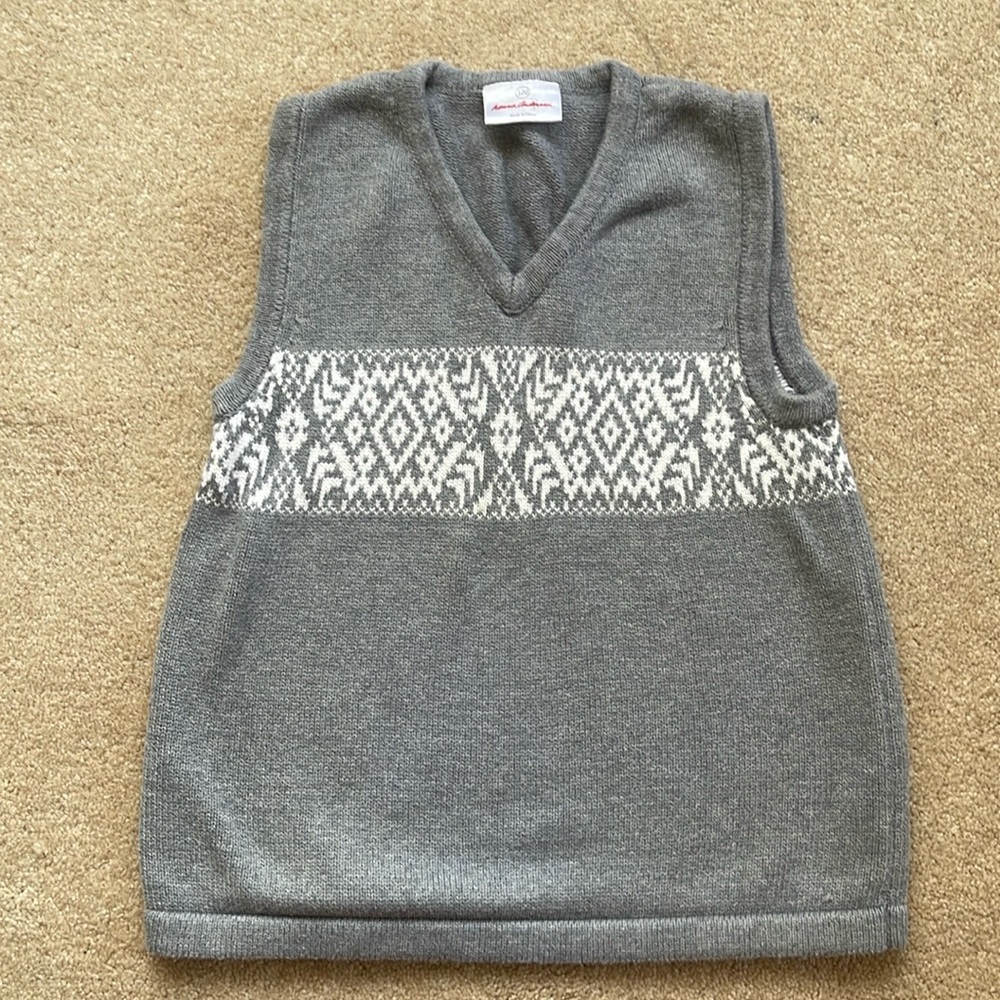 Hanna Andersson grey patterned size 120 boys vest